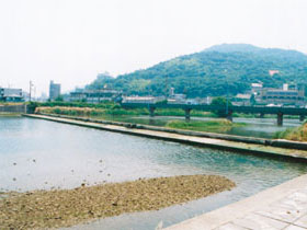 香東川　潮止堰付近（河口から約1km（キロメートル））の現状写真1