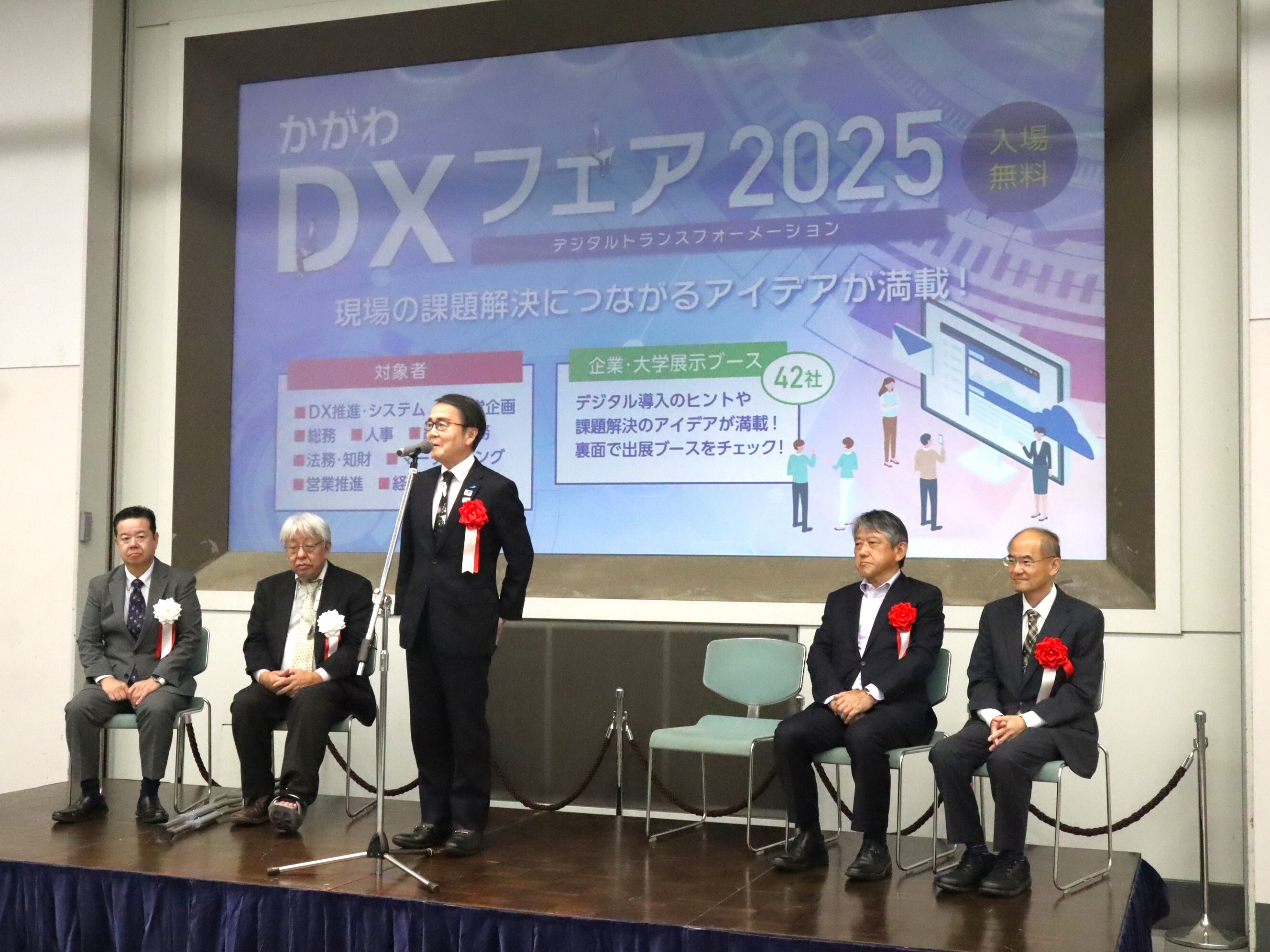 知事があいさつをしている