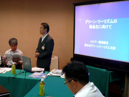 写真:研修会講師の前田支店長