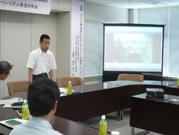 写真:研修会講師の津寺係長