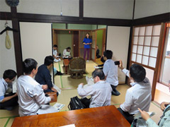 写真:農家民宿見学の様子1