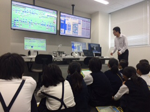 香川用水土地改良区テレメーター見学の様子