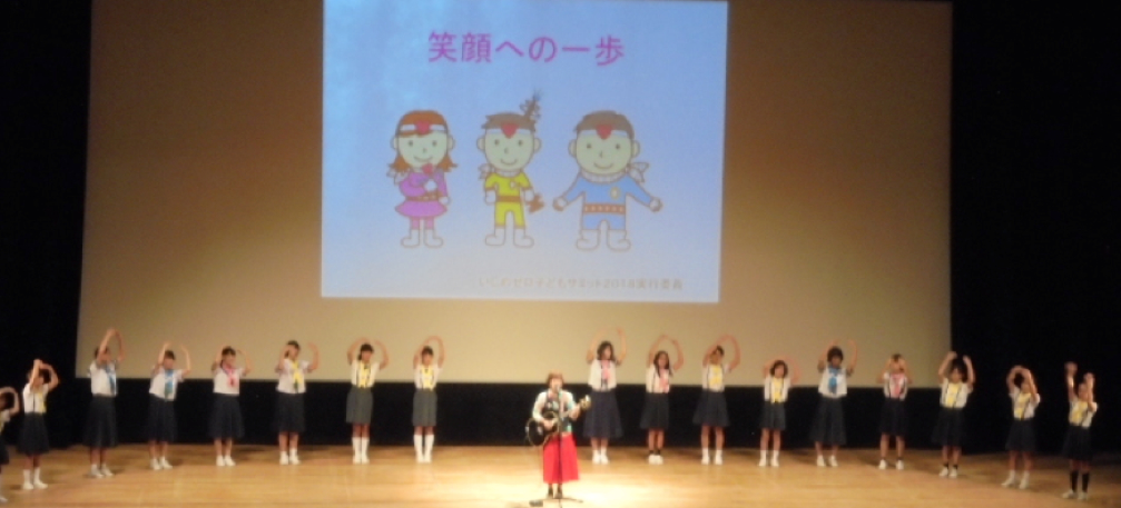 新曲の披露の様子
