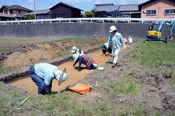 遺構や遺物を探す