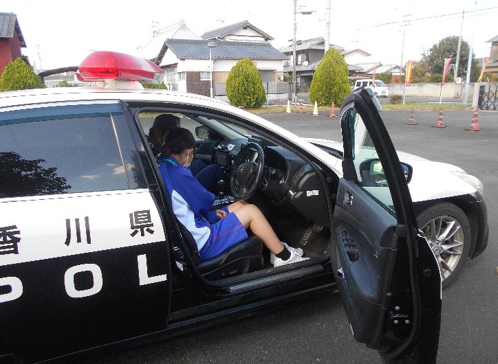 パトカー乗車体験の様子