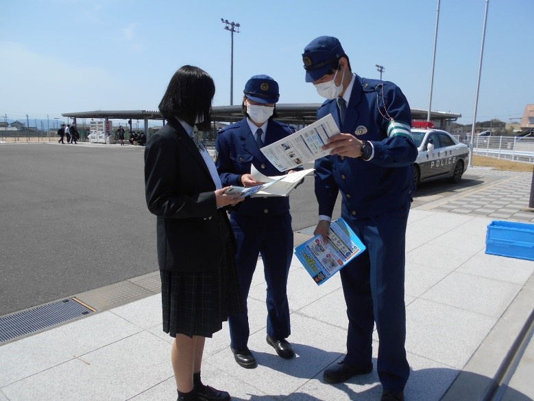 小豆島中央高校における警察官募集活動実施の写真