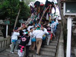 祭り当日、神社に奉納される南支部のチョウサ