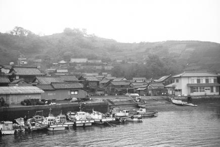 本村地区の港と集落・利益院