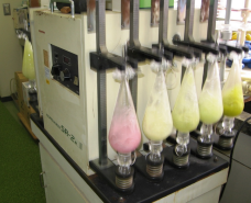 残留農薬検査の抽出の様子