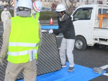 市民による荷下ろしの管理・補助