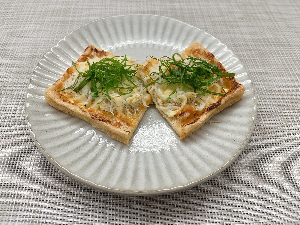 油揚げのしらすチーズ焼き