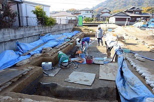 国府跡調査風景