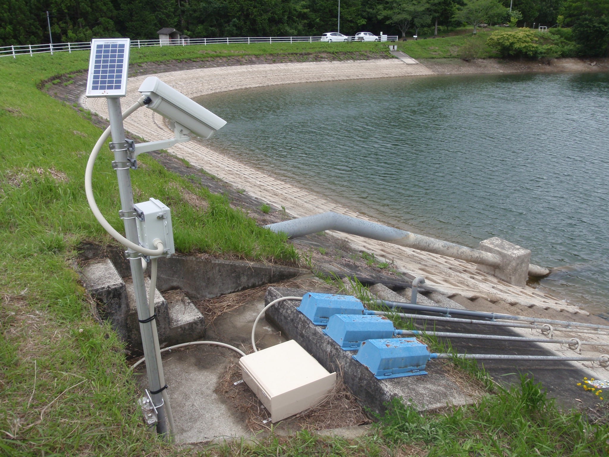 水位計等観測機器の様子