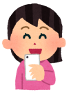 イラスト）スマートフォンを使っている女性の笑った顔