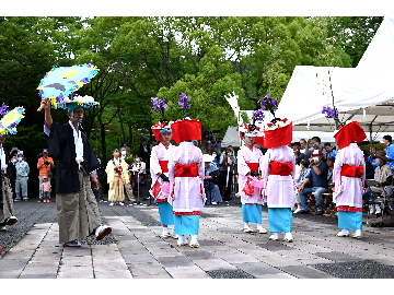 綾子踊（あやこおどり）のようす