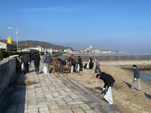 海岸清掃の様子