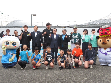 香川県立アリーナプレオープンイベントにおける記念写真