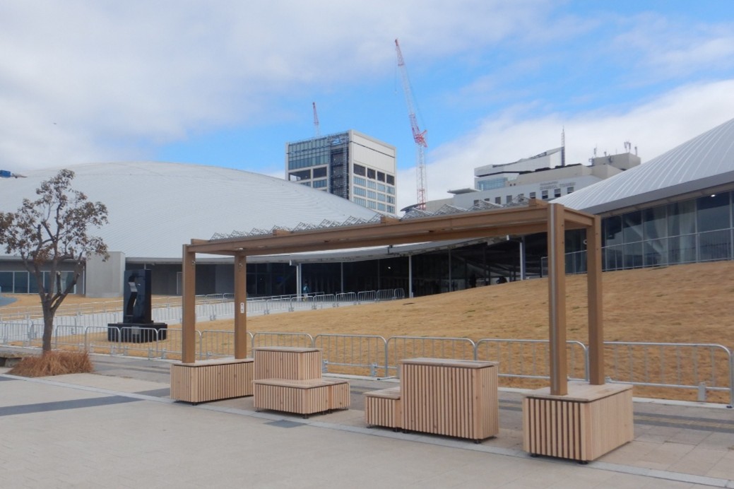 ストリートファニチャー（アリーナ北側）