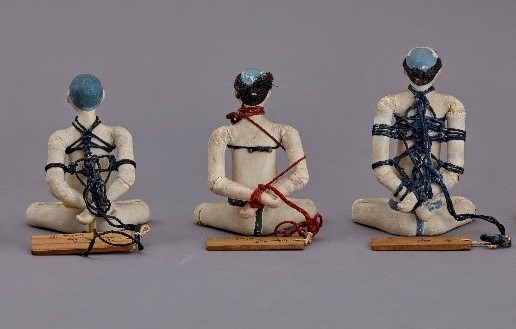 縛り人形（背面）