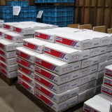 積み上げられた出荷箱