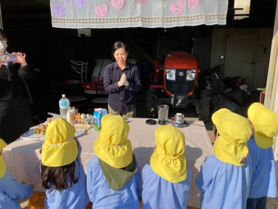 パセリのスムージーやシフォンケーキを試食