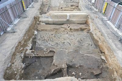 近世の遺構と中世の溝