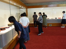 令和7年度オープンキャンパスの様子漆芸ホール見学