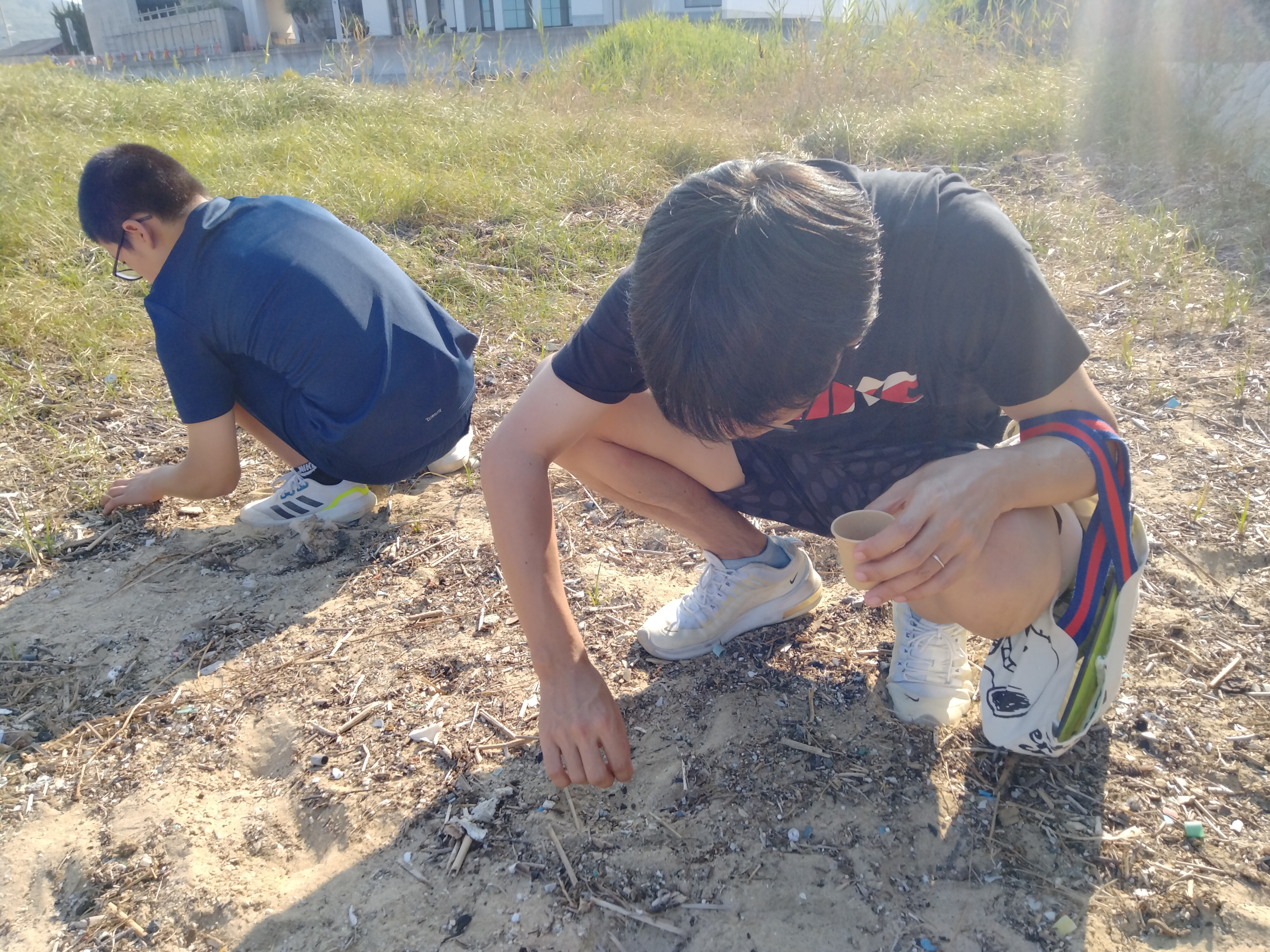 マイクロプラスチック採集の様子