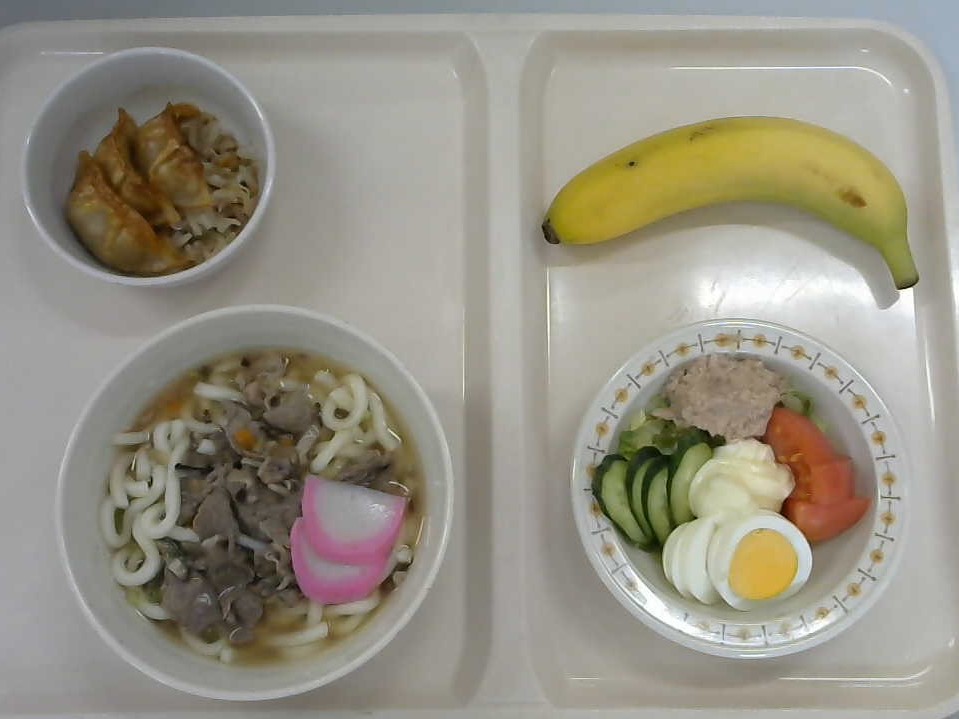 ある日の水曜日の昼食の写真