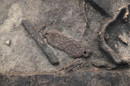 8区椅子の座面出土状況（中央）