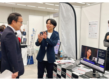 知事が説明を受けている