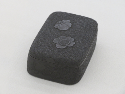 木彫苔仁花乃圖匣