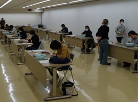 漆芸体験教室の会場の様子