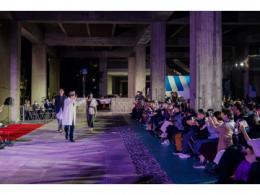 知事がファッションショーに参加している