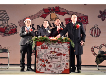 知事が点灯式に参加している