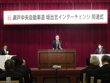 知事があいさつをしている