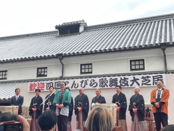 知事があいさつをしている