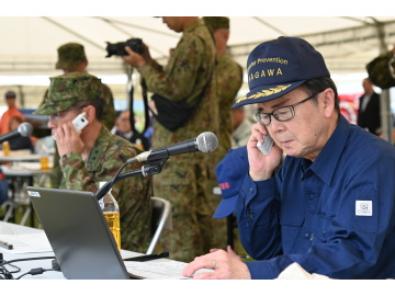 知事が情報伝達訓練を行っている