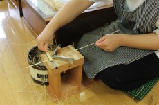 竹ひごの幅をそろえる道具